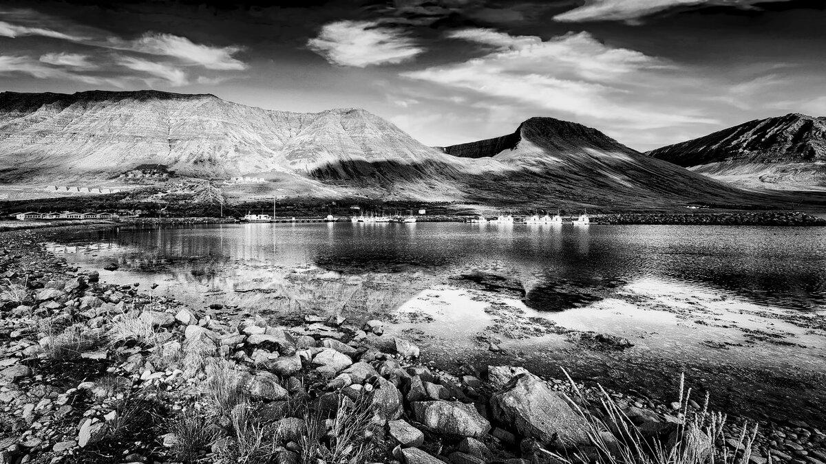 Harbor at Pingeyri: Dýrafjörður Panorama