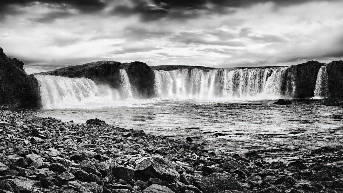 Majestic Amphitheater: Godafoss Panorama
