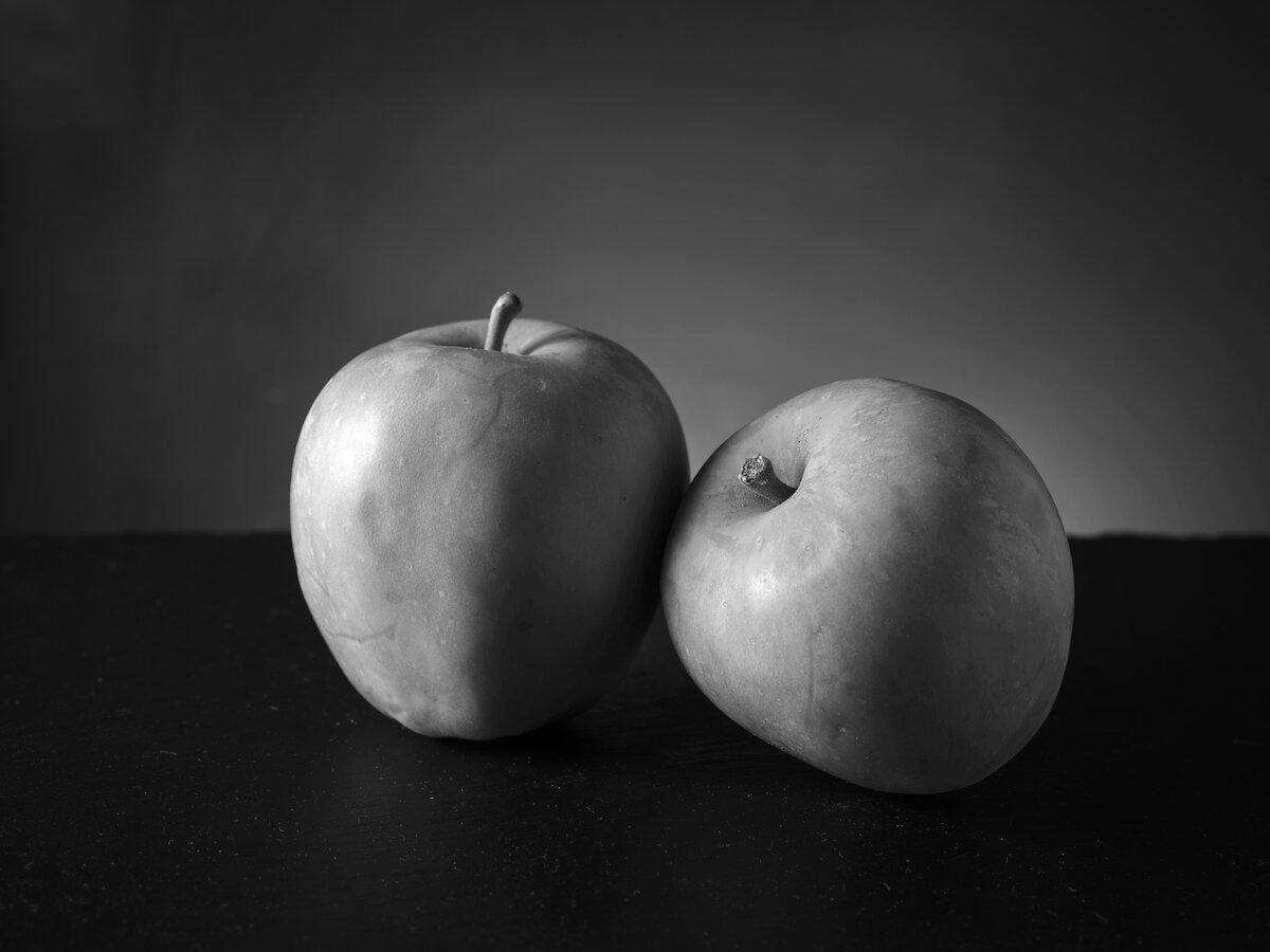 Black and white photo of two apples