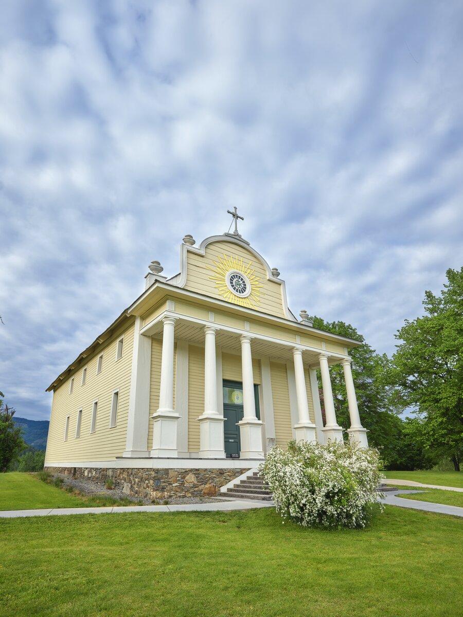 Bush in front of Cataldo Mission