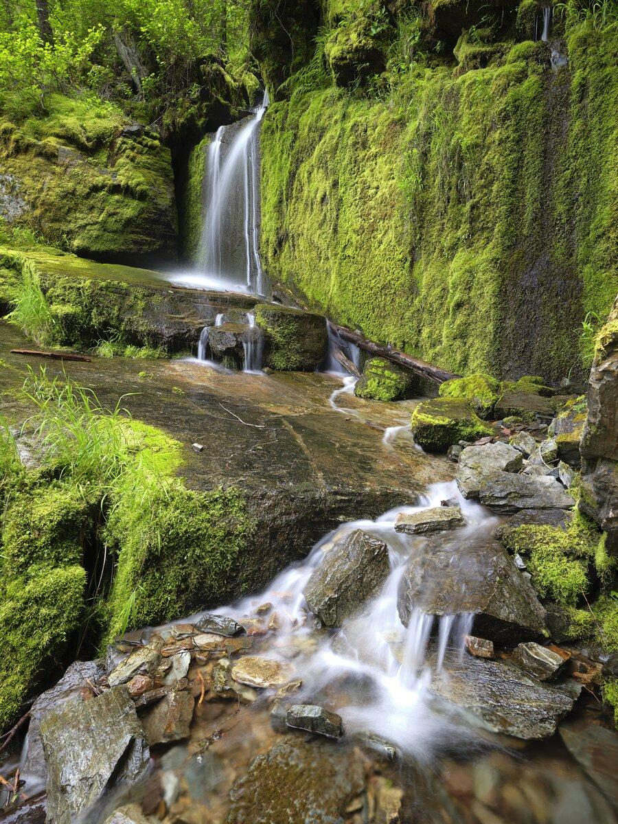 Small waterfall along Moon pass in Idaho