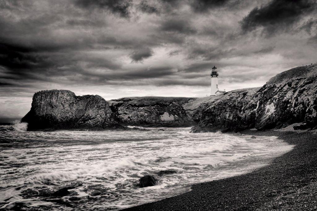 B&W of lighthouse on coast