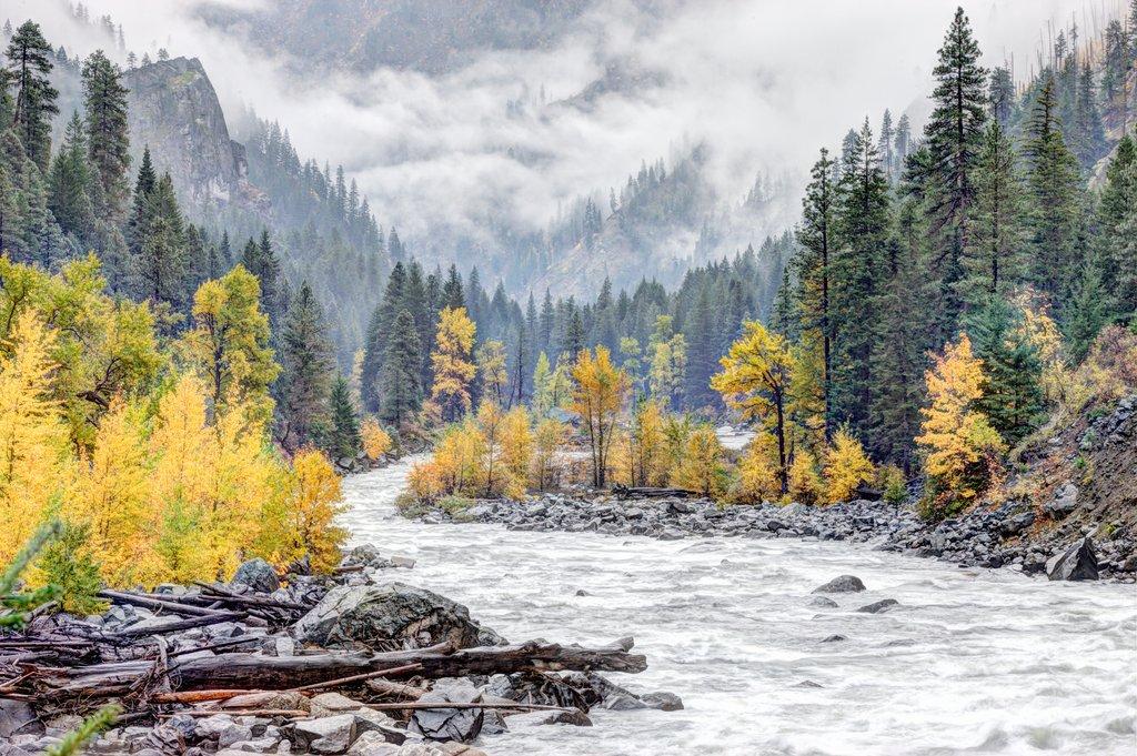 Wenatchee river through the mountains